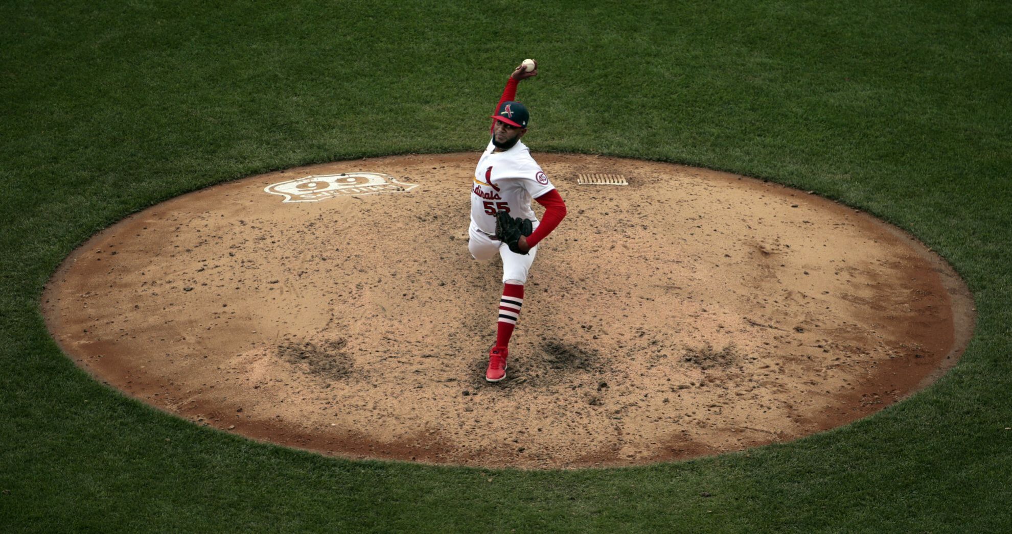 Reds sweep Cardinals 8-7